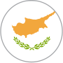 Cyperns flag, et hvidt felt med en orange kontur af øen og grønne olivengrene nedenunder.